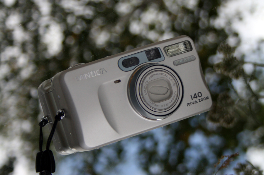 Картинка - Умный пленочный фотоаппарат Minolta Riva Zoom 140 Умный пленочный фотоаппарат Minolta Riva Zoom 140 | FOQUS