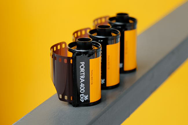 Цветная фотоплёнка с естественной цветопередачей.