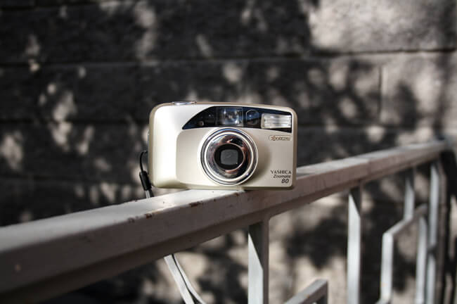 Пленочный фотоаппарат Yashica Zoomate 80 в Фокусе.