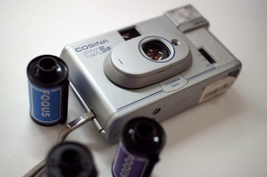 Картинка - Пленочный фотоаппарат Cosina CX-5F: крутая поворотная крышка и удобная автоматика Пленочный фотоаппарат Cosina CX-5F: крутая поворотная крышка и удобная автоматика | FOQUS