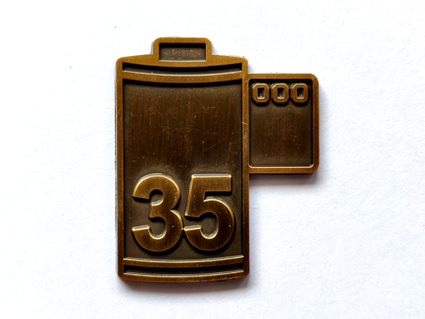 Значок 05 35 античное золото