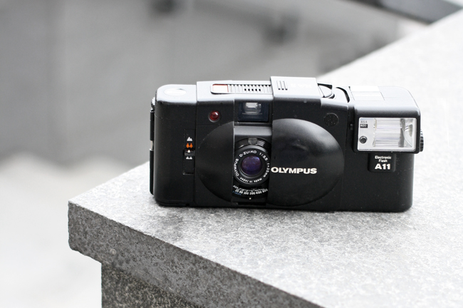 Пленочный фотоаппарат Olympus XA2 со вспышкой A11 у нас в FOQUS-е!