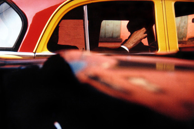 Детальная картинка какой может быть фотография на пленку: пионер цветной уличной фотографии сол лейтер Какой может быть фотография на пленку: пионер цветной уличной фотографии Сол Лейтер